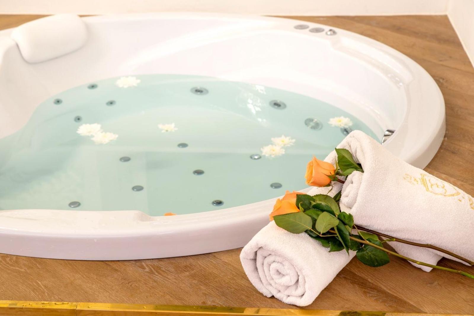 Jacuzzi Royal Suite Budapeste Exterior foto